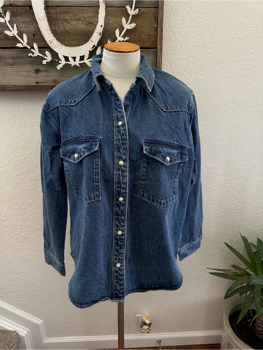 Abercrombie & Fitch Denim Western Shirt - Blue snap front ladies size M NWOT